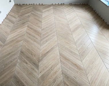 Parkiet Hajnówka: Dąb barwiony indywidualnie