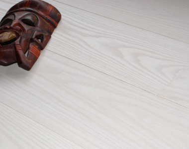 Arctic White - deska podłogowa jesionowa, olejowana